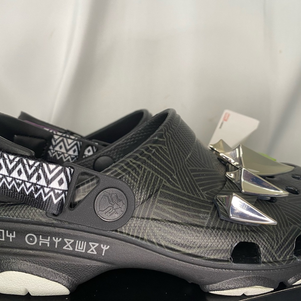 CROCS Black Panther Marvel Wakanda Forever Black and Purple Women’s size 6 - Picture 4 of 10